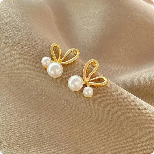 ARETES CORAZÓN PERLADO ¡UN TOQUE DE ROMANECE Y ESTILO!